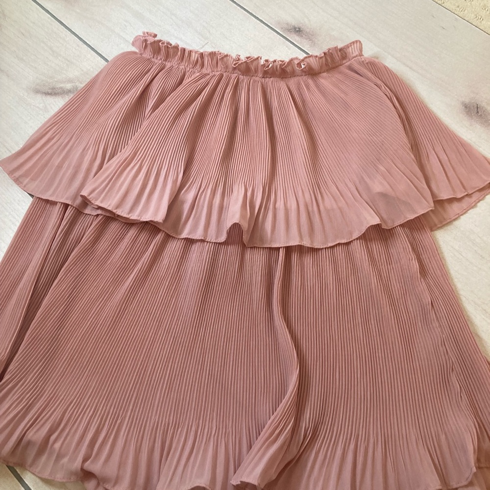Simple brand top.